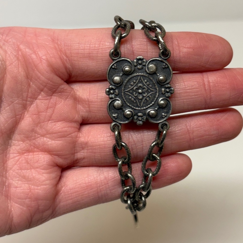 Twisted Silver Antiqued Curb Chain Bracelet Ornate Medallion Logo Charm 7 Inch